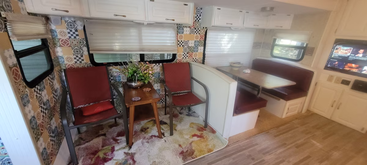 Logan Martin Lake, AL Retro Camper