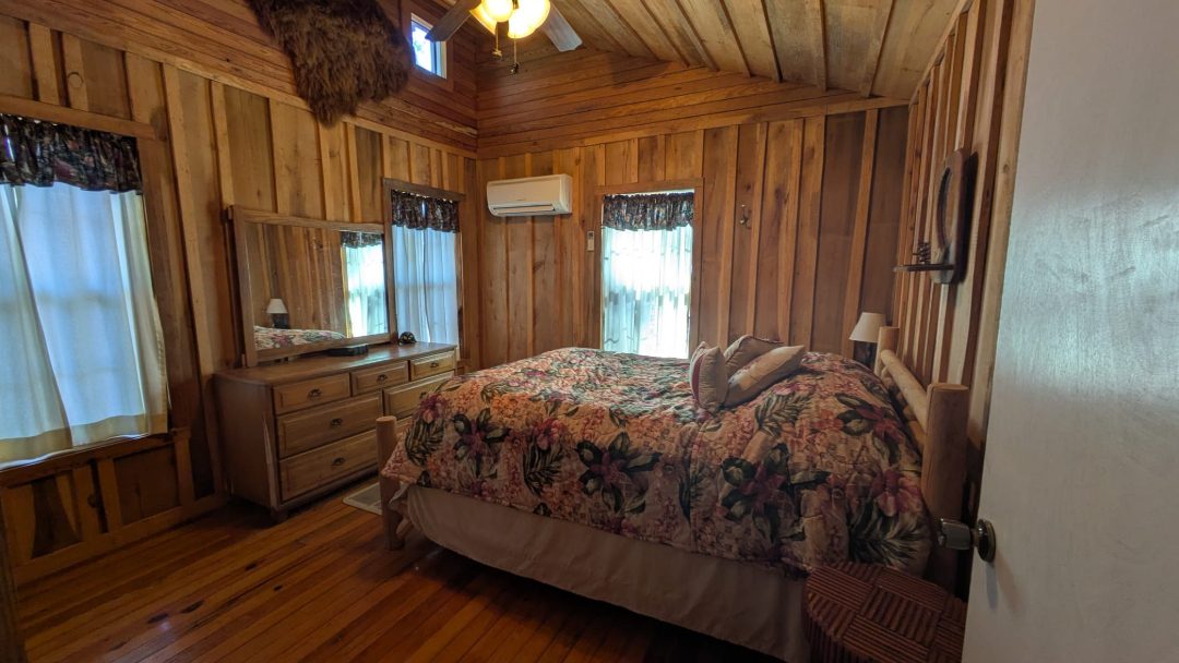 Ariton, AL Vineyard Retreat Cabins