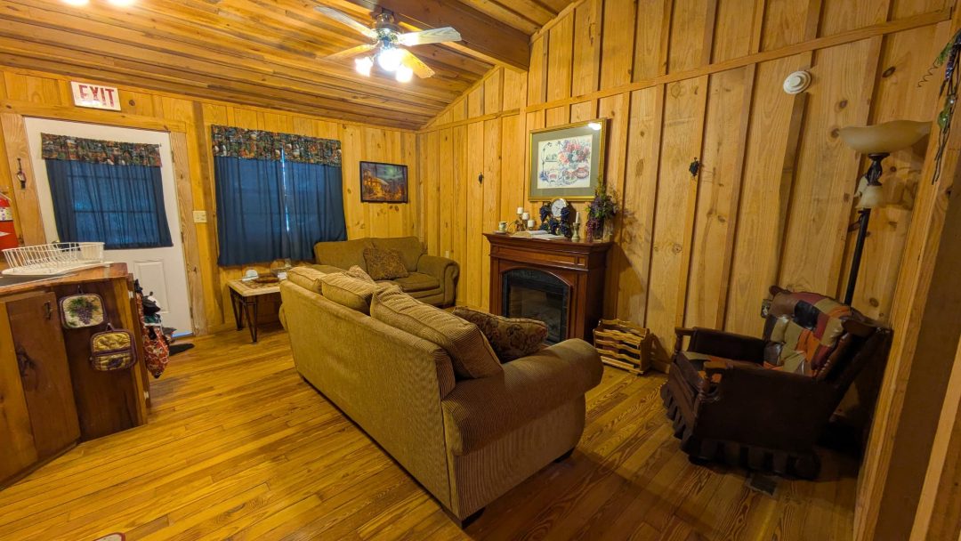 Ariton, AL Vineyard Retreat Cabins