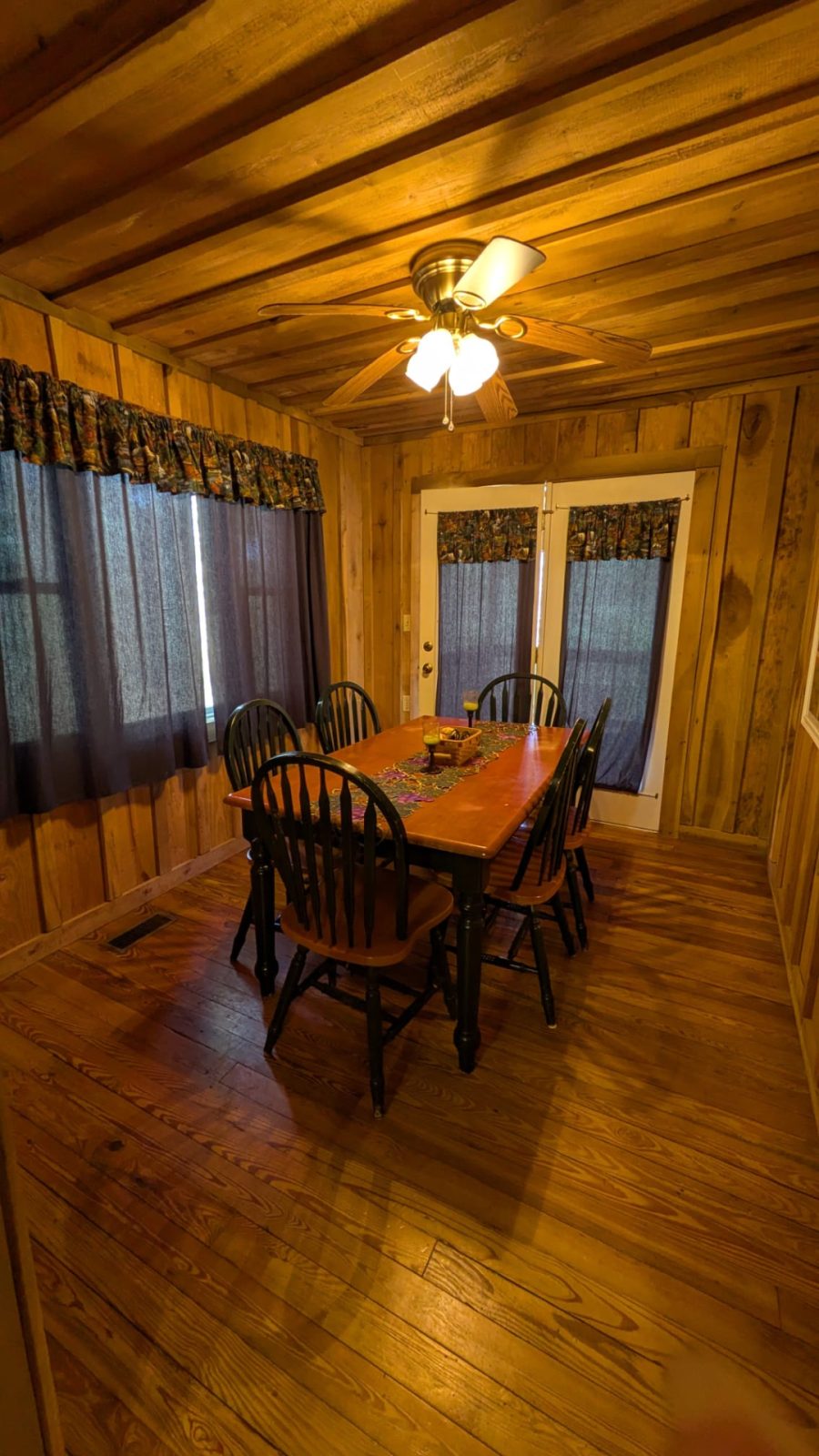 Ariton, AL Vineyard Retreat Cabins