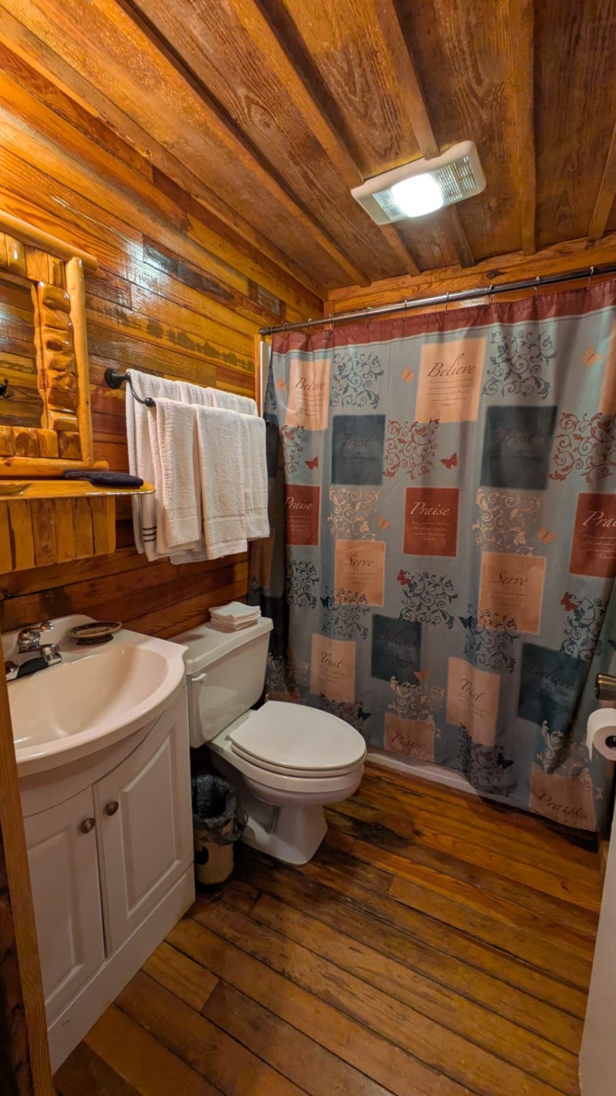 Ariton, AL Vineyard Retreat Cabins