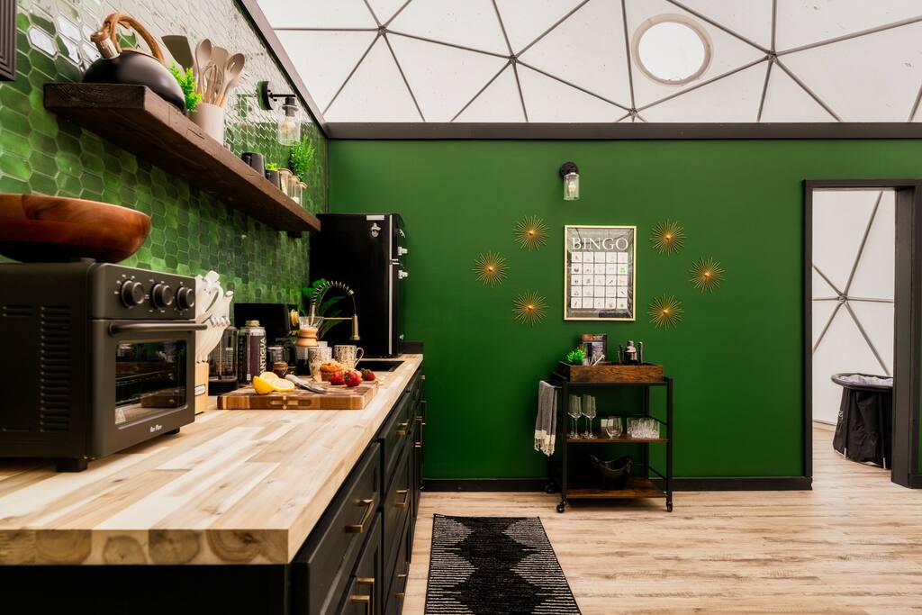 Robbins, TN Large Glamping Geodome