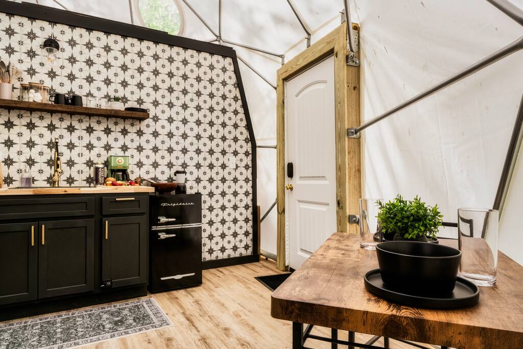 Robbins, TN Small Glamping Geodome