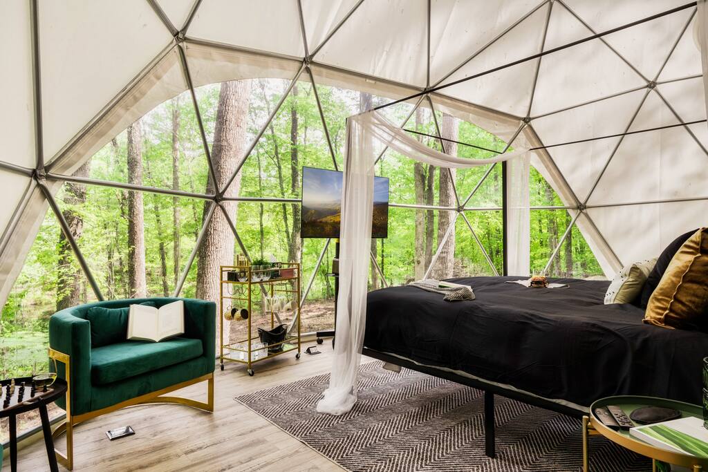 Robbins, TN Small Glamping Geodome