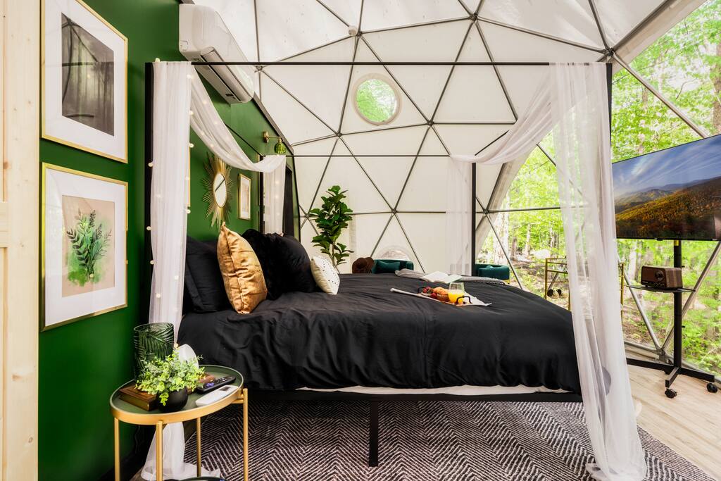 Robbins, TN Small Glamping Geodome