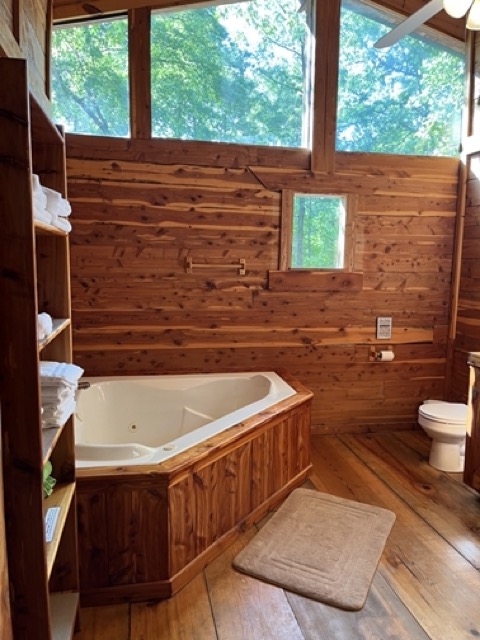 Harriet, AR Tributary Retreat Cedar Cabin