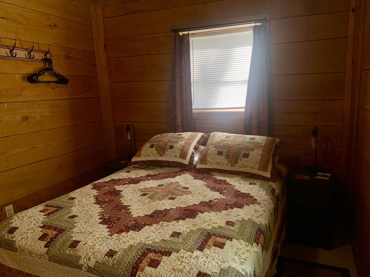 Harriet, AR Tributary Retreat Woods Cabin