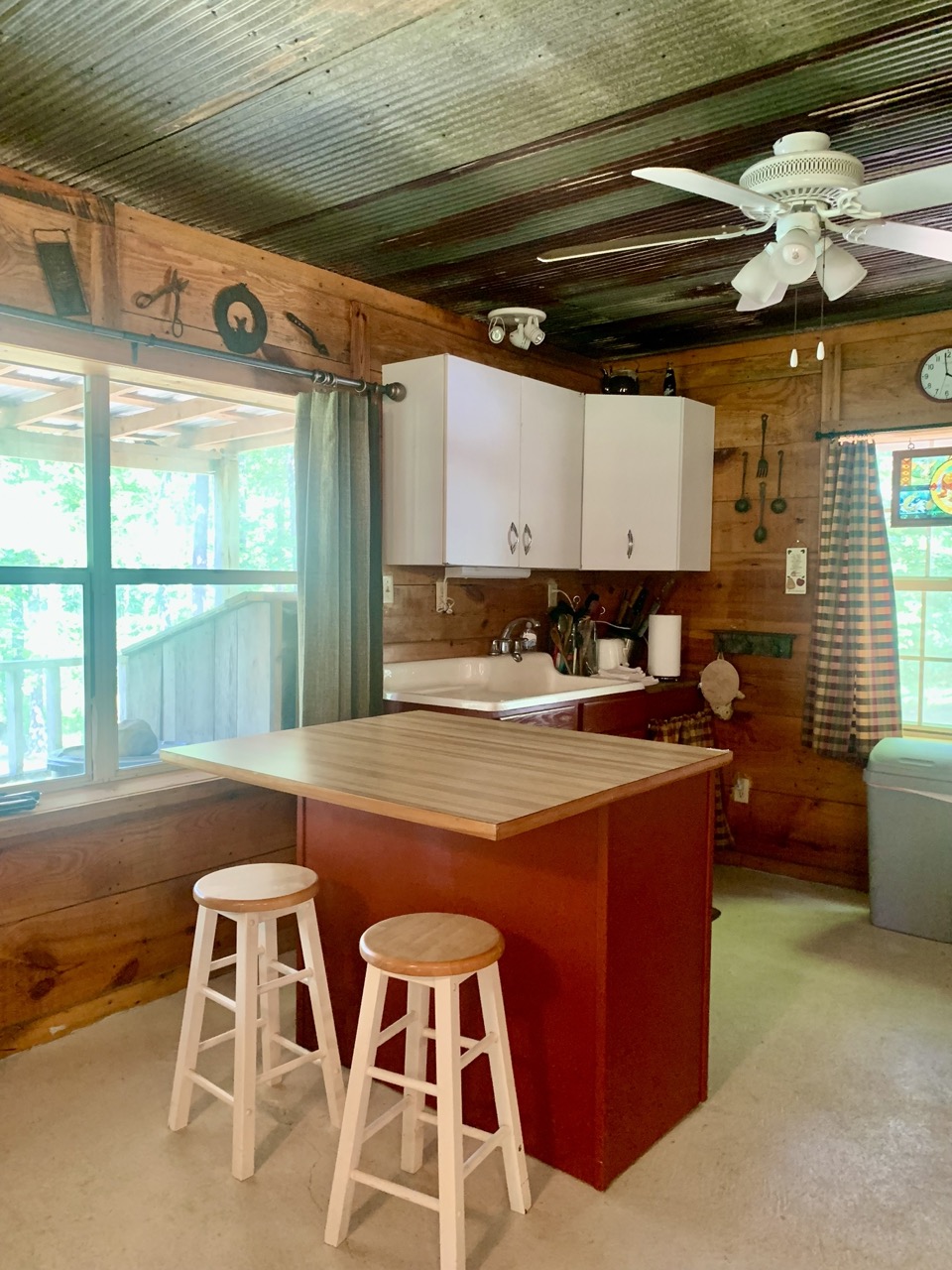 Harriet, AR Tributary Retreat Woods Cabin
