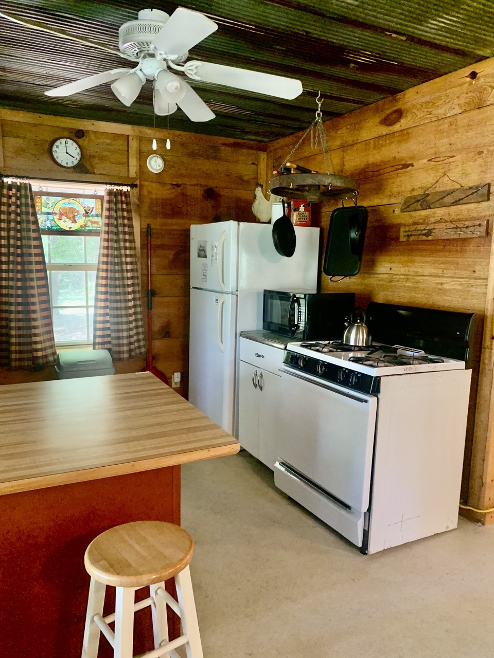 Harriet, AR Tributary Retreat Woods Cabin