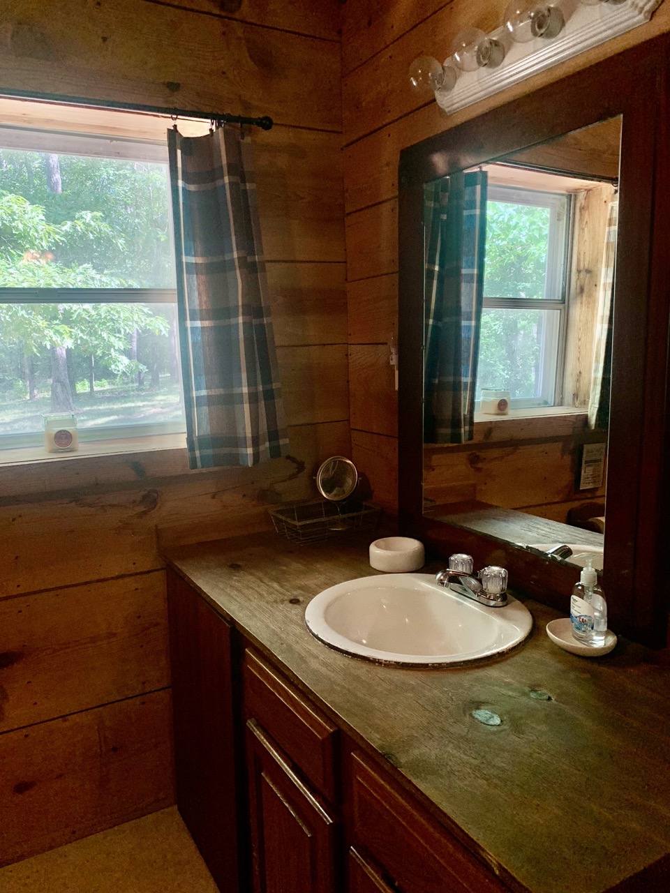 Harriet, AR Tributary Retreat Woods Cabin