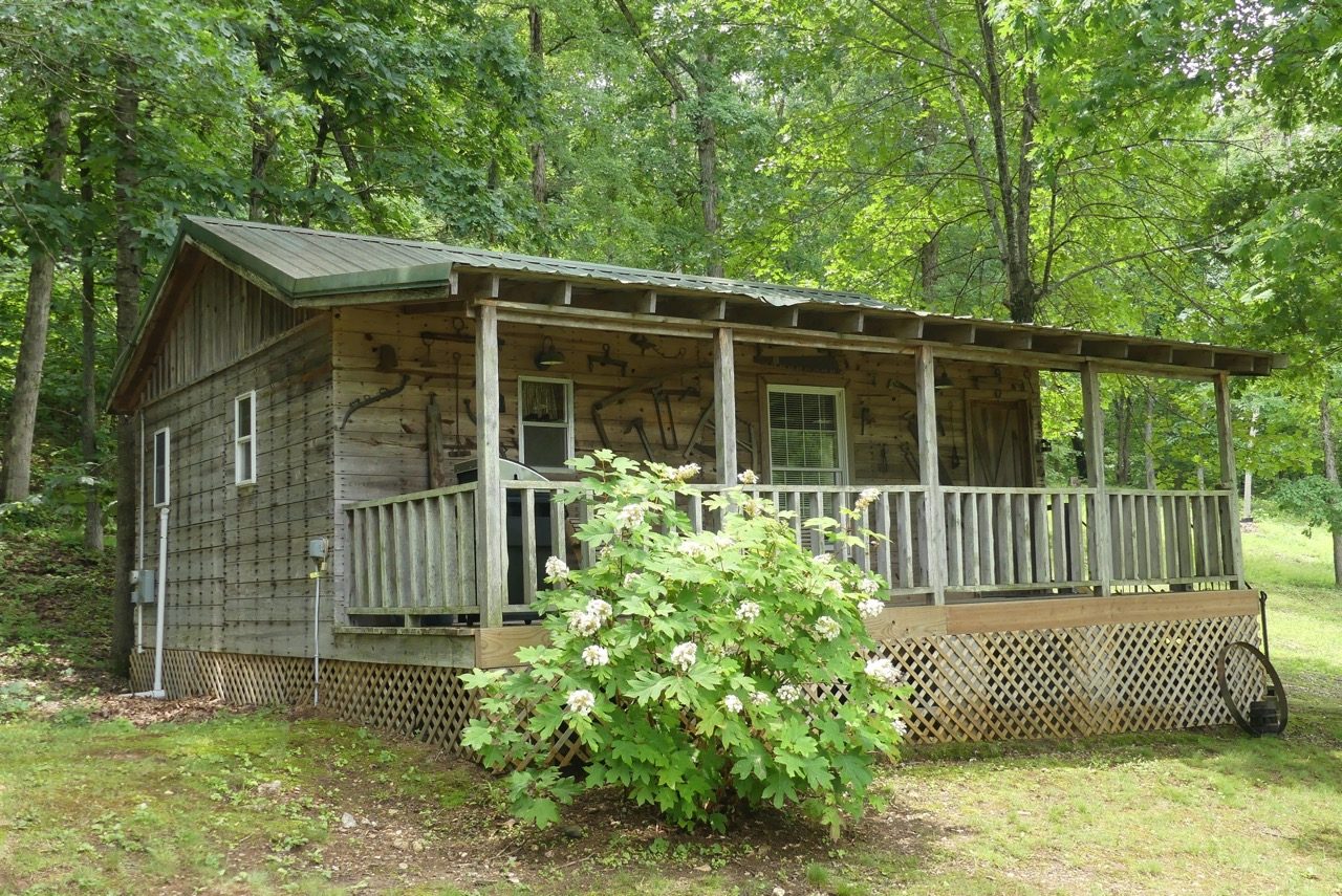 Harriet, AR Tributary Retreat Boulder Cabin