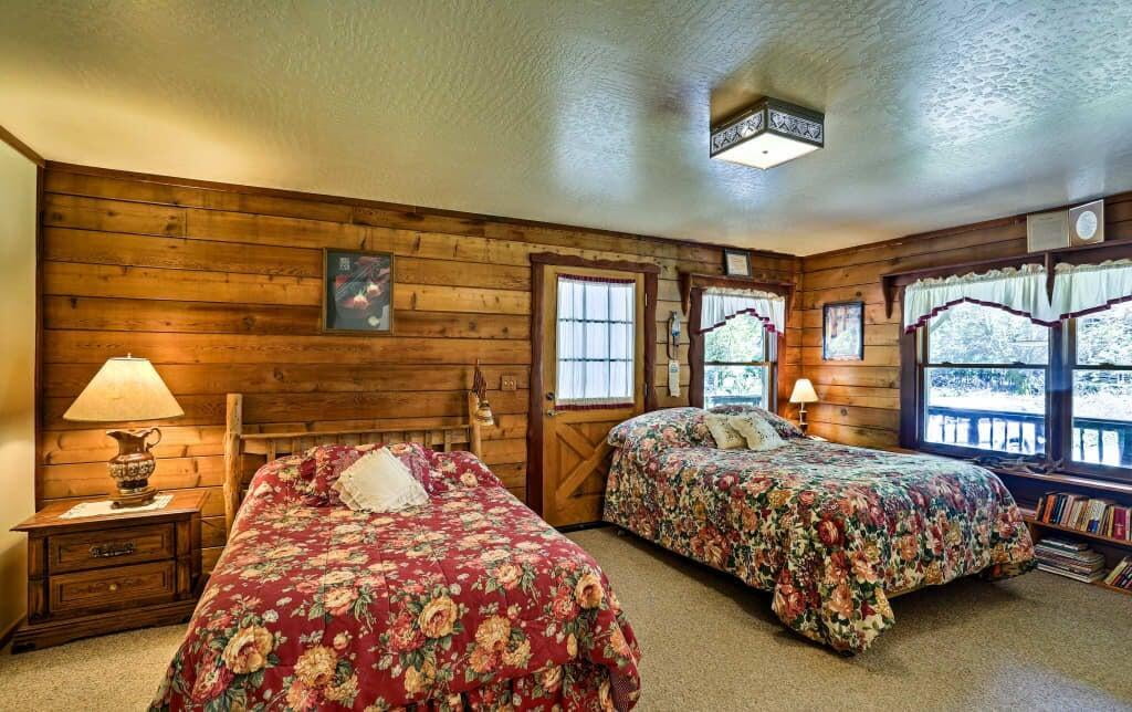 Brookings, OR Log Cabin