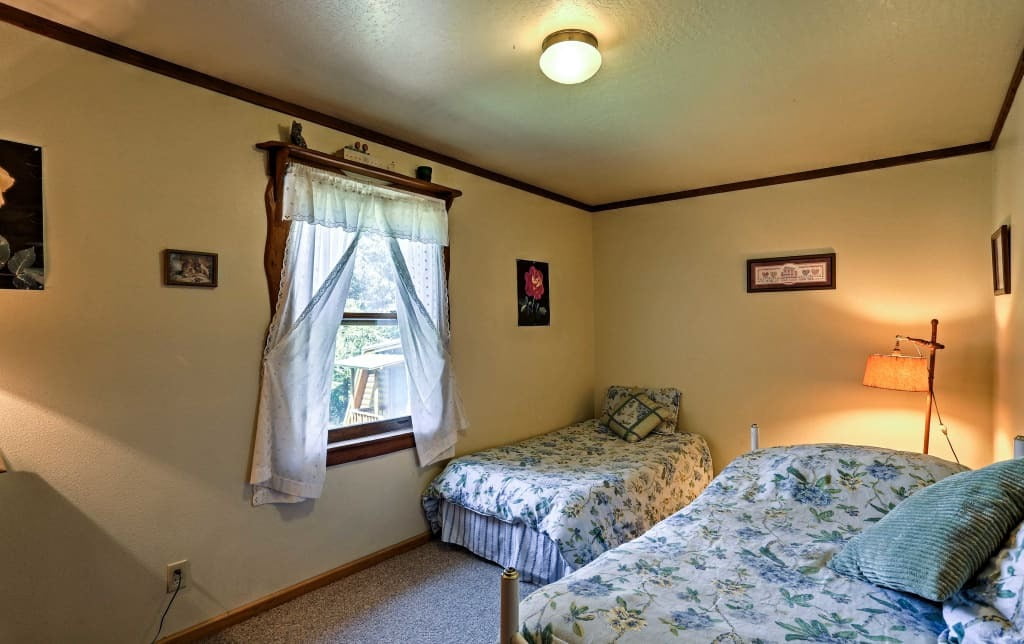 Brookings, OR Log Cabin