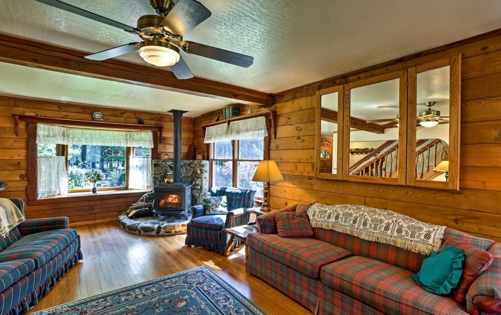 Brookings, OR Log Cabin