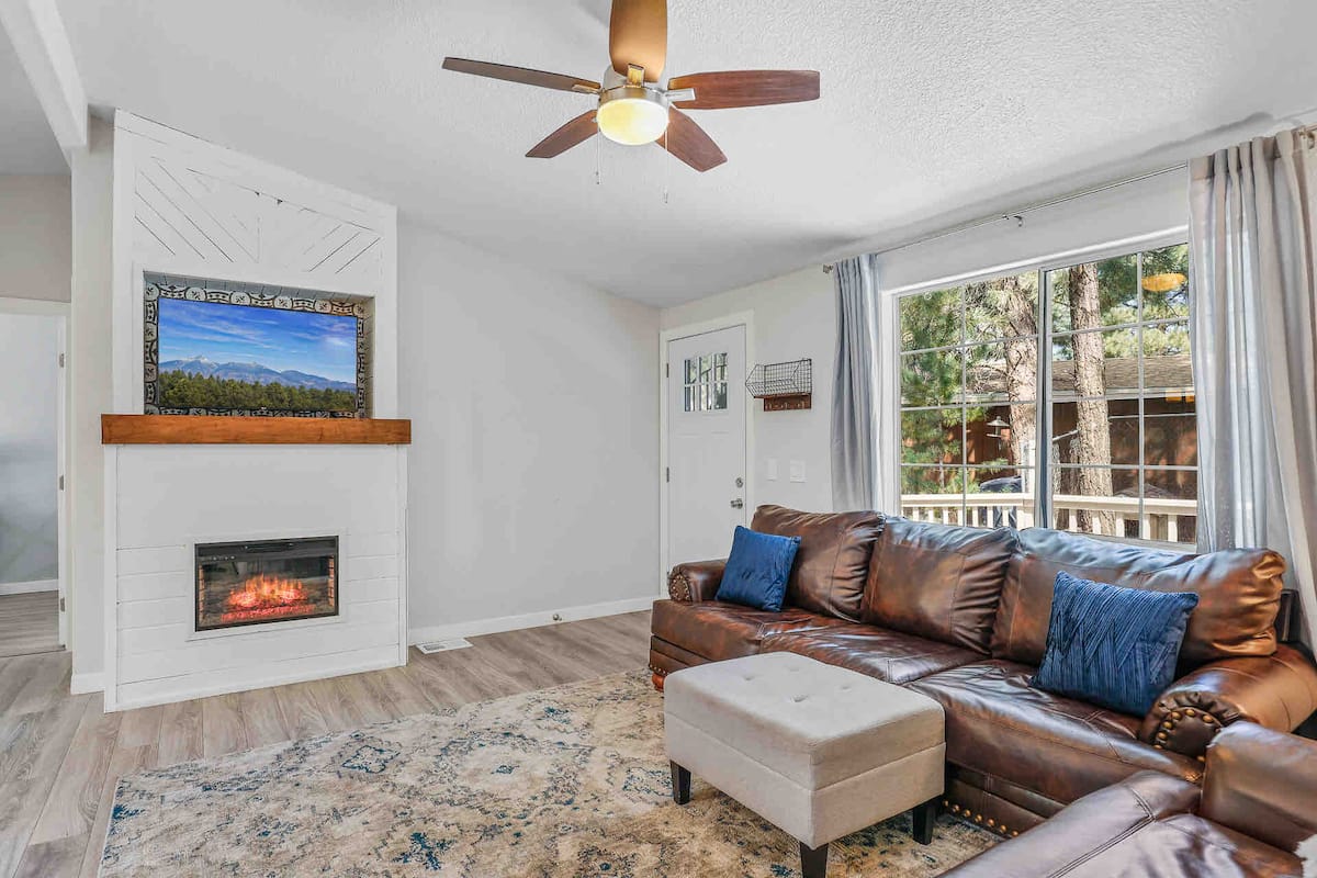Flagstaff, AZ Charming Cottage