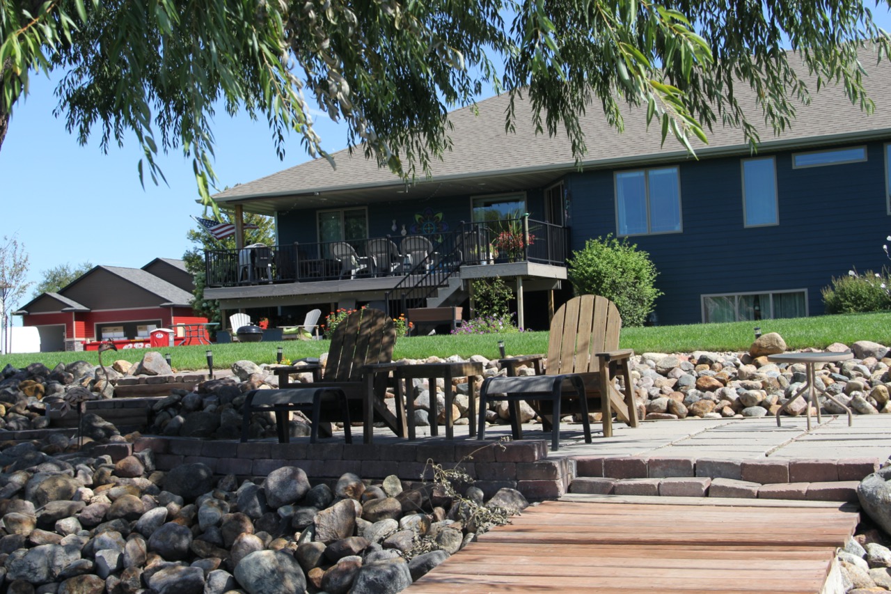 Tea, SD Lake Home