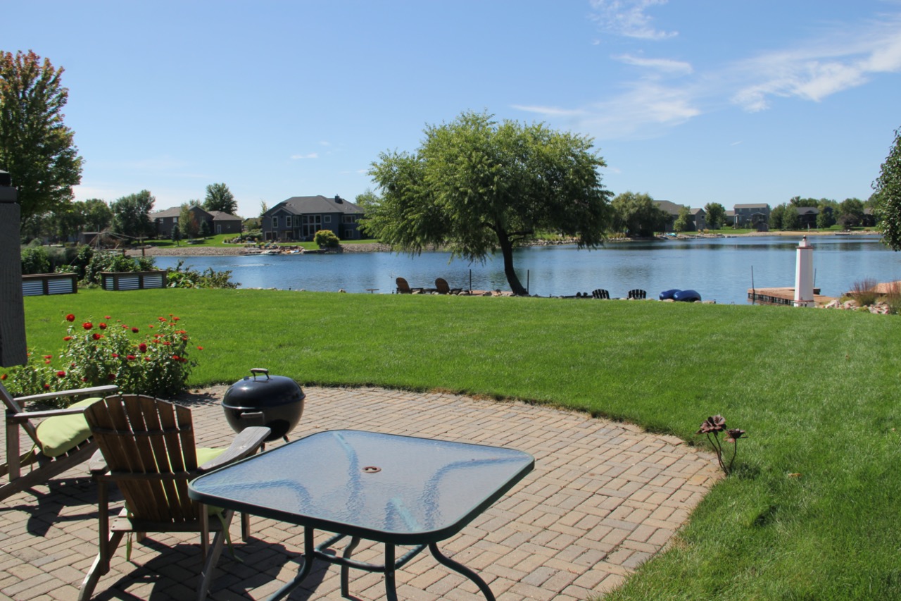 Tea, SD Lake Home