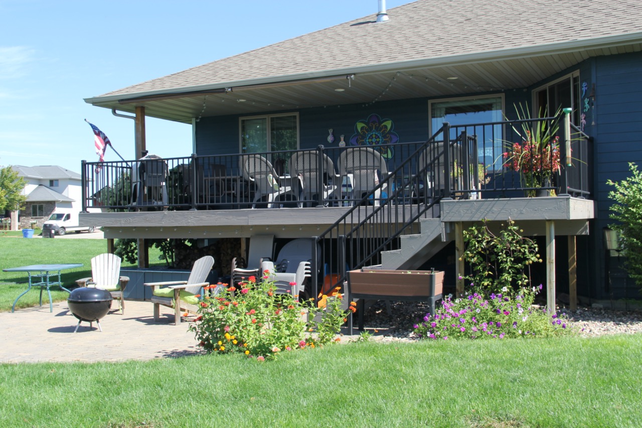 Tea, SD Lake Home