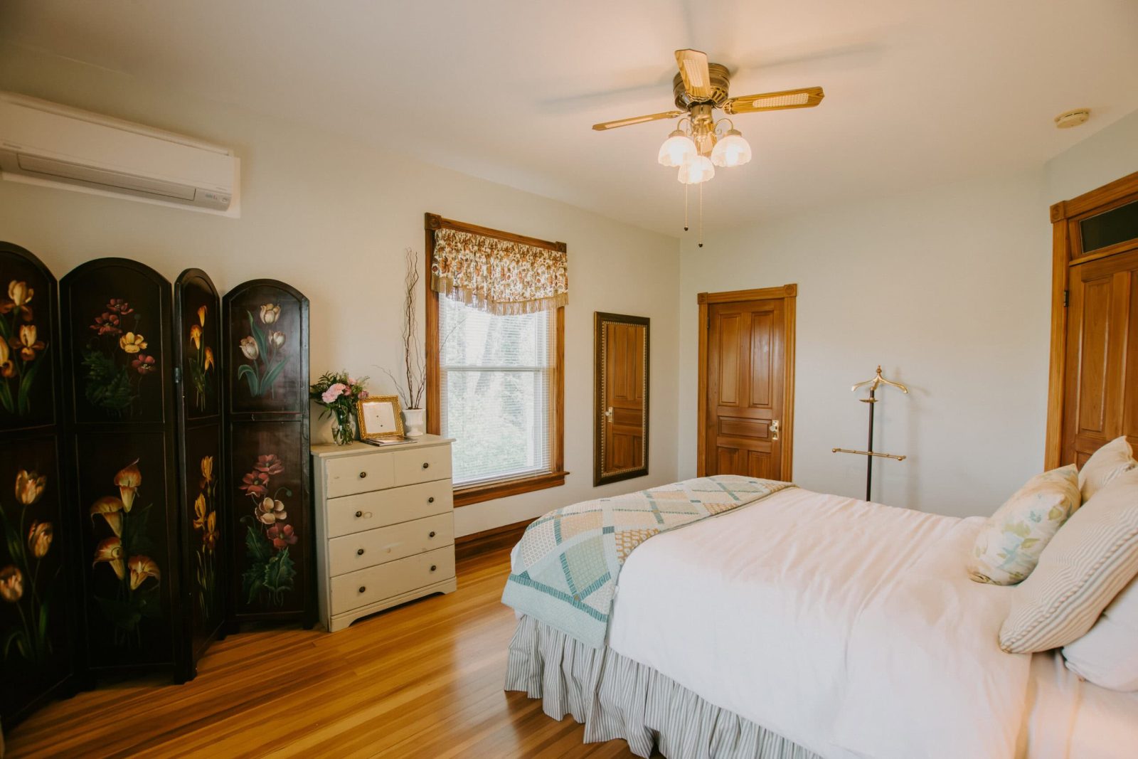 Chambersburg, PA Inn Sunset Suite