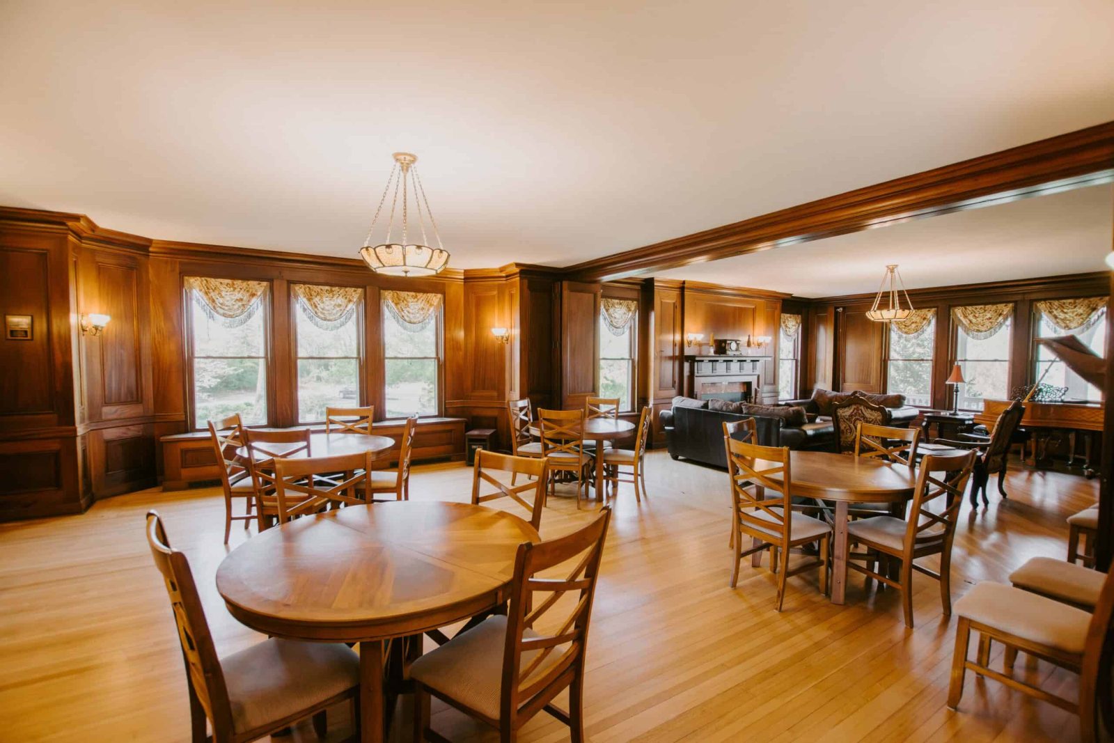 Chambersburg, PA Inn Sunset Suite