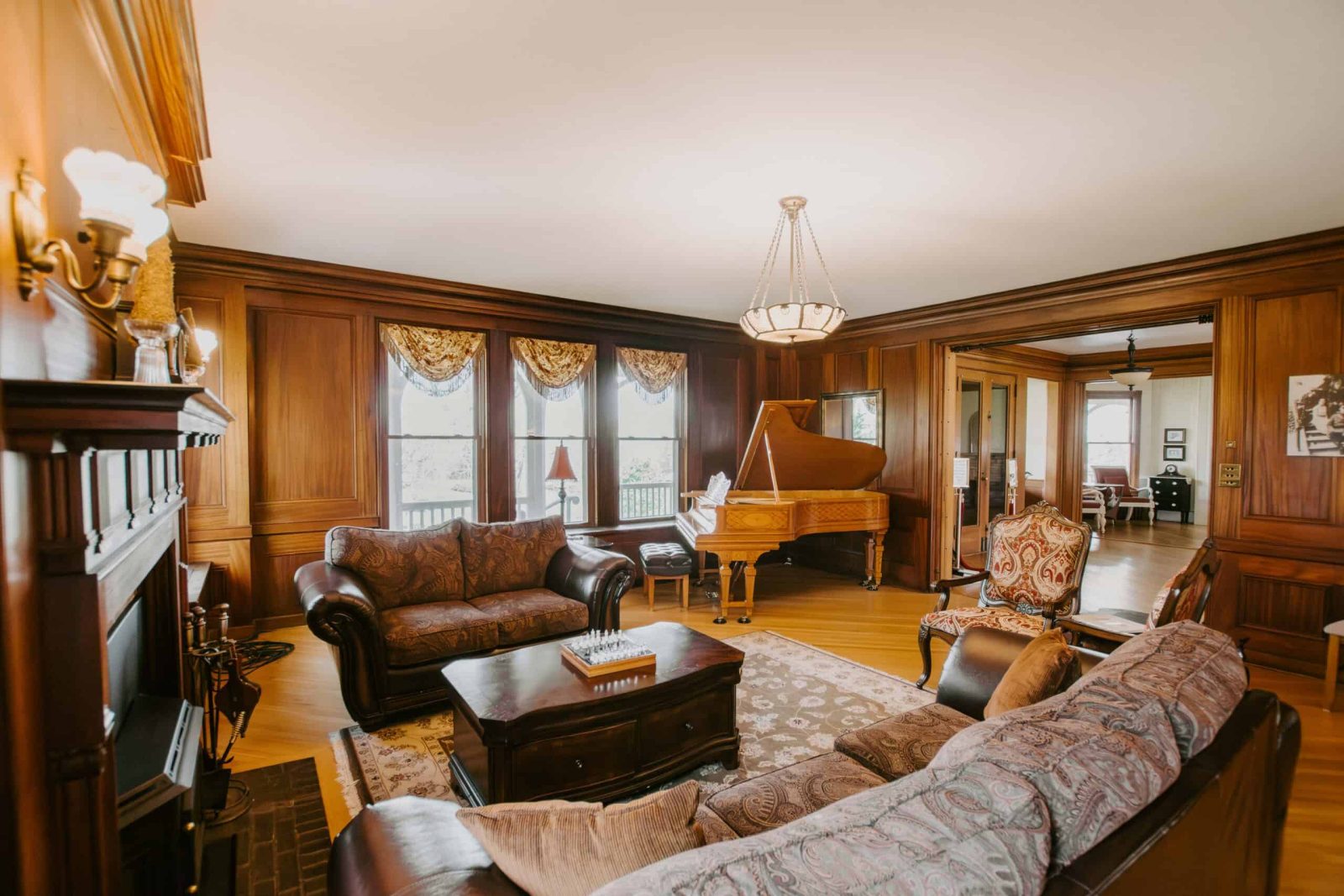 Chambersburg, PA Inn Sunset Suite
