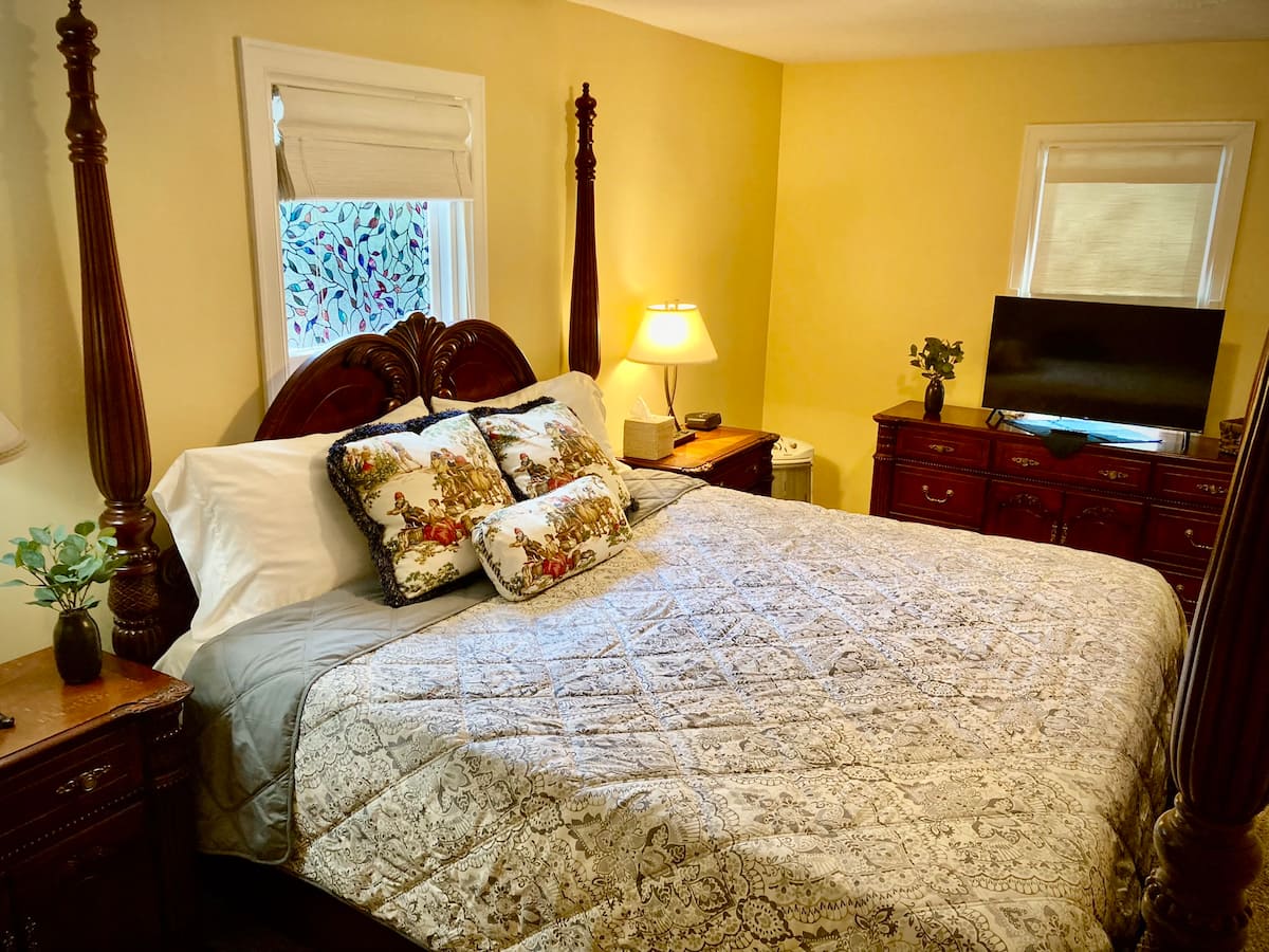 Wooster, OH Individual King Room