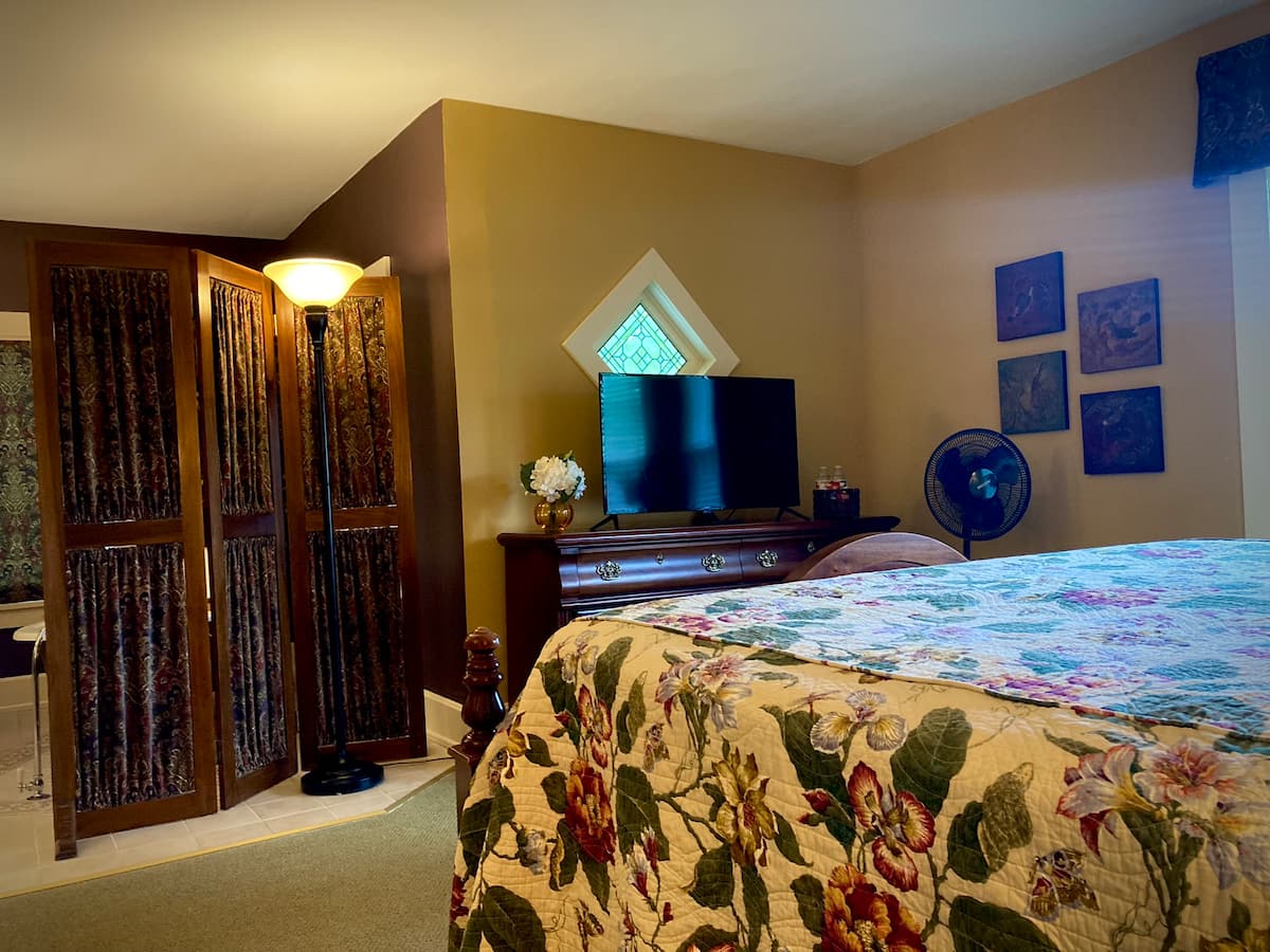 Wooster, OH Individual King Room