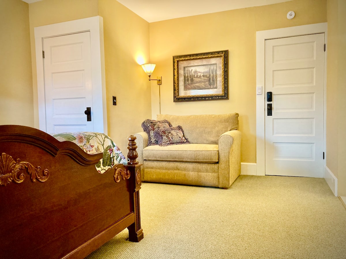 Wooster, OH Individual King Room